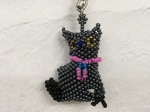 Art hand Auction Perlen Schlüsselanhänger Katze Schwarze Katze Cat Perlen Amigurumi Perlenarbeit Rocailles Perlenarbeit Handarbeit Stofftier Charm, Perlenstickerei, Fertiges Produkt, Andere