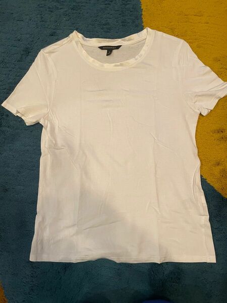 バナナリパブリック白Tシャツ（光沢あり襟元）Sサイズ