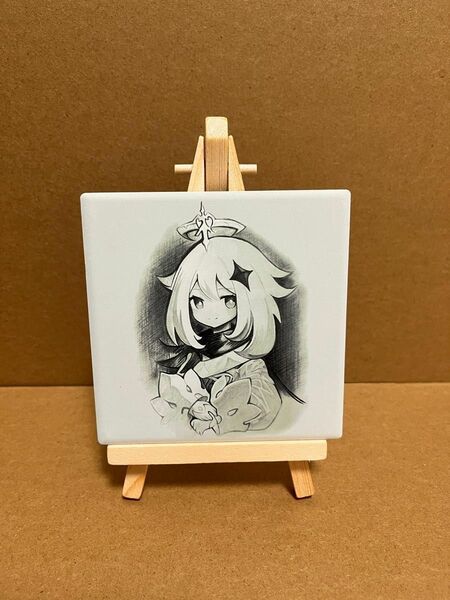 原神　パイモンの絵画　陶磁製スタンド　三脚付き