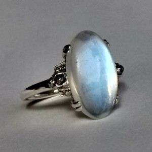  large . natural cat's-eye moonstone blue less color so attaching antique a-ru* deco blue moonstone ma LUKA jito silver ring 