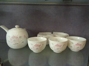 伊万里　有田焼　松窯　茶器揃い　未使用保存品　模様が浮き出ています。