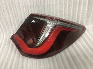 中古　レジェンド KC2 後期 右テールランプ STANLEY W4102