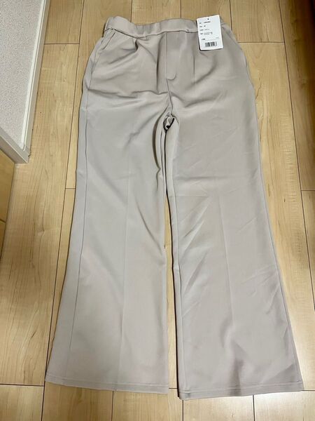 パンツ スラックス 美シルエット。マニッシュなセンタープレスカットフレアパンツ。