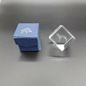  cube type paperweight 3D crystal ...3D Laser processing approximately 4cm angle Cube type crystal weight D1909