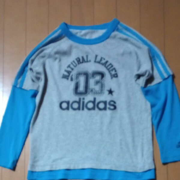 adidasキッズ 長袖Tシャツ