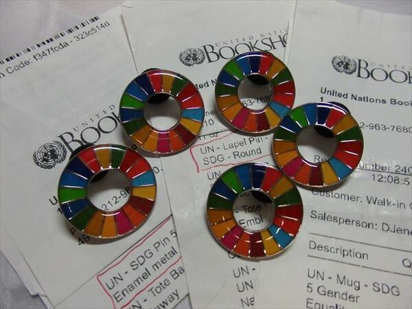 SDGs ピンバッジ　5個（4125円税込）（国連ブックショップ購入・送料無料）（保存袋5枚付）(ラバークラスプ再生素材)N89