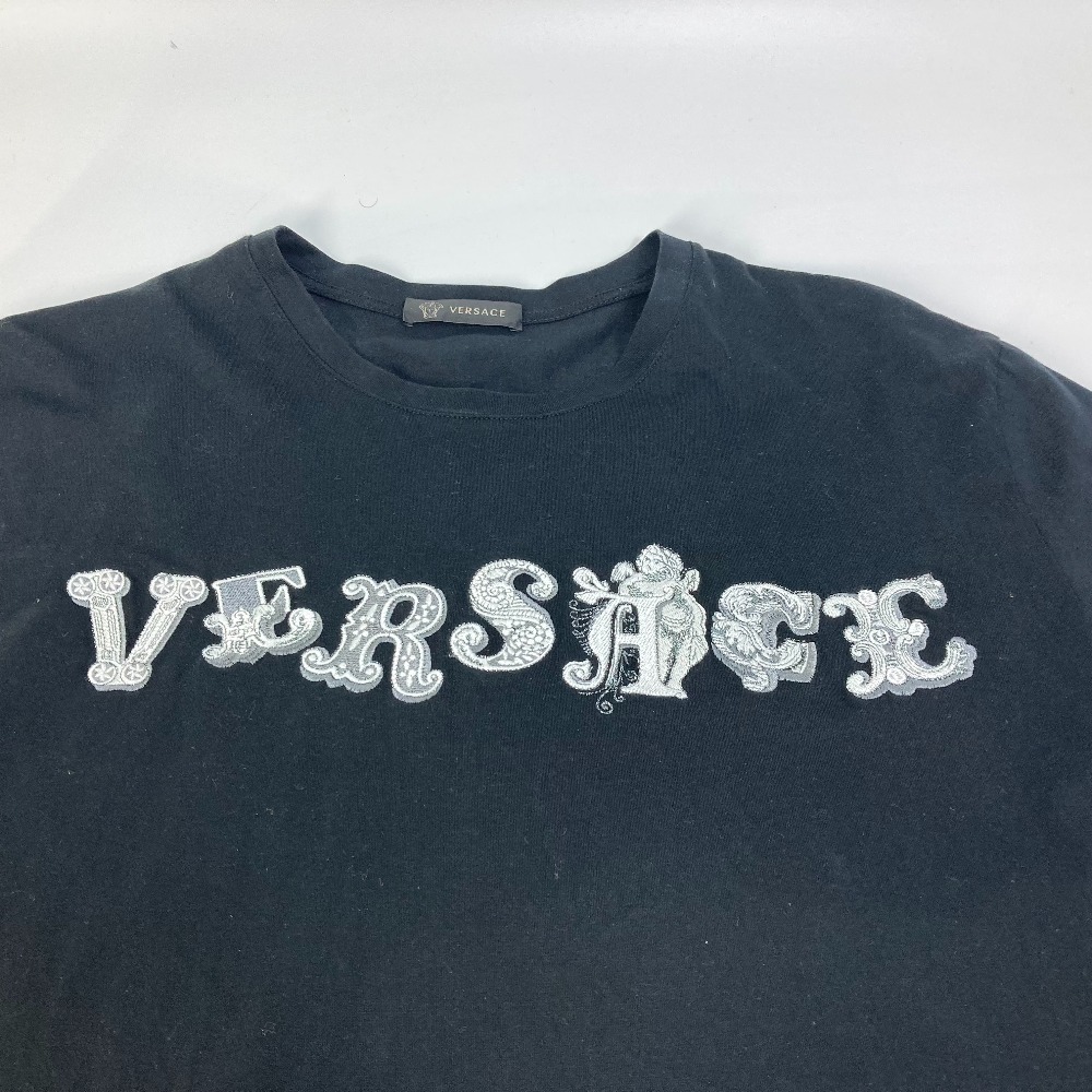 VERSACE ヴェルサーチ ロゴ 刺繍 アパレル トップス 半袖 半袖Tシャツ コットン ブラック メンズ【中古】 VERSACE ヴェルサーチ ロゴ 刺繍 アパレル トップス 半袖 半袖Tシャツ コットン ブラック メンズ【中古】
