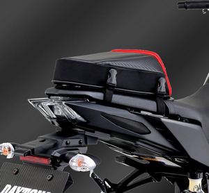 ◆バイクと調和するミニマルデザイン◆ シートバッグ 4L カーボン調 レインコート付属 オートバイ アクセサリー スポーツバイク ブラック