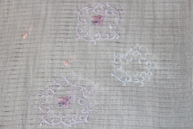 刺繍糸はレーヨン100%です。