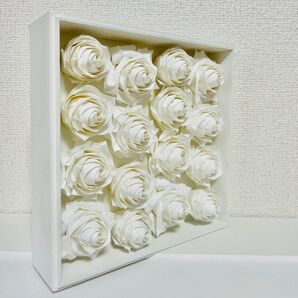 折り紙で作ったバラのハンドメイド壁飾り、オブジェ、アートデコ