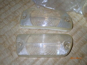  old car Nissan Datsun Bluebird 410 411 front turn signal Turn signal parking lens left right white light . city light eba Ace a3025