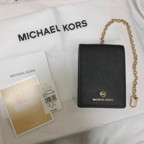 MICHAEL KORS フォールデッドチェーンカードケース