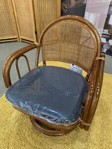 Art hand Auction Drehstuhl ◆ Rattan ◆ Rattan ◆ Fertigprodukt ◆ C611HR5 ◆ Drehstuhl ◆ Handgefertigt ◆ Handgefertigt ◆ Kommt mit Sitzkissen ◆ Stuhl ◆ Stuhl ◆ Stuhl ◆ Geschenk, Sofa, Schlafsofa, Einzelsofa, Rattan, Rattan