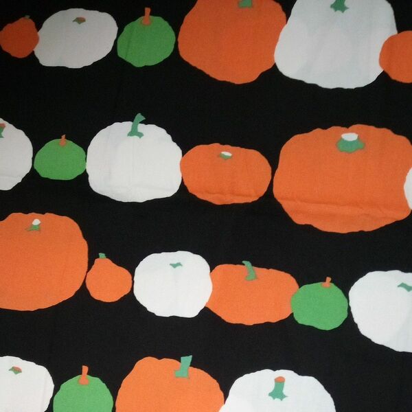 生地　布　はぎれ　カット生地　かぼちゃ　かぼちゃ柄　ハンドメイド　布雑貨　布小物　美味しそうなカボチャ達　日本製　綿１００％　野菜