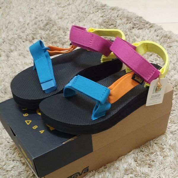 新品未使用 テバ(Teva)ミッドフォーム ユニバーサル 1090969