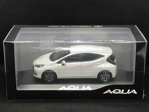 2021/7発売 新品 非売品 新型/最新型 トヨタ アクア_AQUA カラーサンプル 1/30ミニカー クリアケース付 プラチナホワイトパールマイカ 089