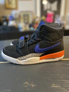 AIR JORDAN LEGACY 312 "KNICKS" AV3922-048 （ブラック/ブリリアントオレンジ/ラッシュブルー）