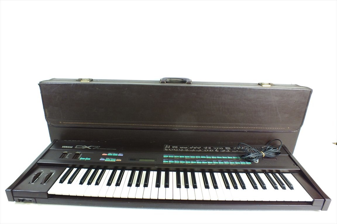 最新のデザイン YAMAHA DX7 純正ケース付 カートリッジ2つ付 鍵盤楽器