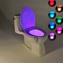 送料無料！ 人感センサー 8色のLED ライト 照明がトイレや廊下や寝室にも 便座 防水 ウォシュレット_画像1