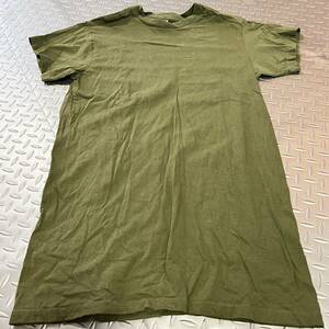 米軍放出品 沖縄　OD Tシャツ MEDIUM ランニング　トレーニング　(INV UV51)