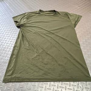 米軍放出品 沖縄　ドライシャツ　OD Tシャツ MEDIUM ランニング　トレーニング　(INV XY21)