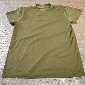 米軍放出品 沖縄　OD Tシャツ MEDIUM アンダーシャツ　ランニング　トレーニング　(INV XY37)