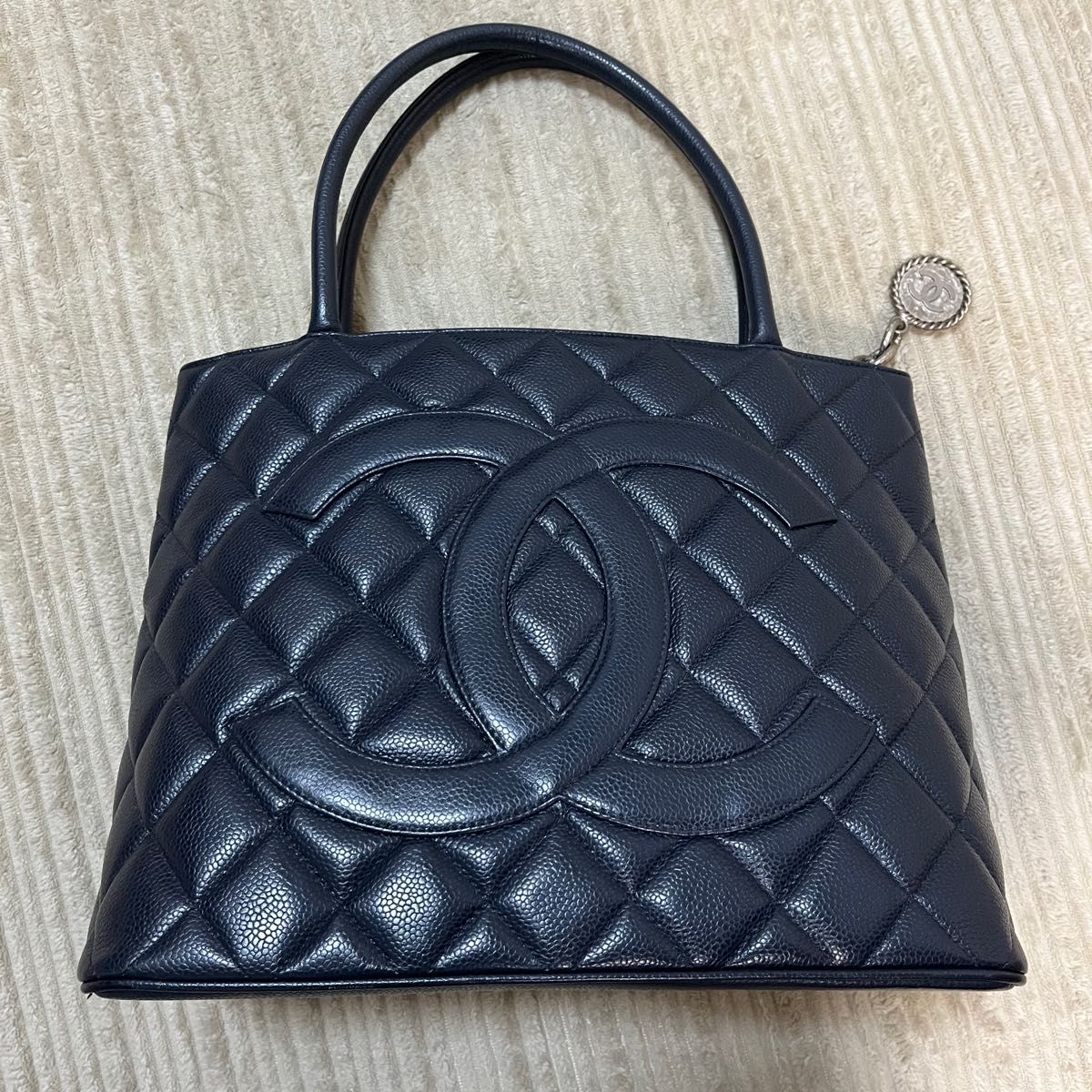 シャネル CHANEL ニュートラベルライン トートバッグ 黒 シリアル