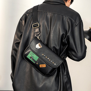 おしゃれ　格好良い　メンズ PUレザー ショルダーバッグ 斜めがけ 鞄 カバン 軽量 多機能 通勤　黒