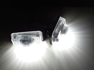激白光！ ダイハツ LED ナンバー灯 　ライセンスランプ　ムーヴキャンバス　ＬＡ８００Ｓ／８１０Ｓ系