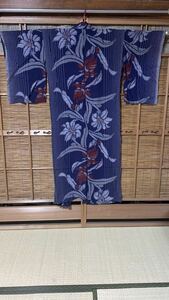 アンティーク単衣と夏着物 正絹お召し縮緬地 藍地に花柄の織柄と縞の織柄 A330