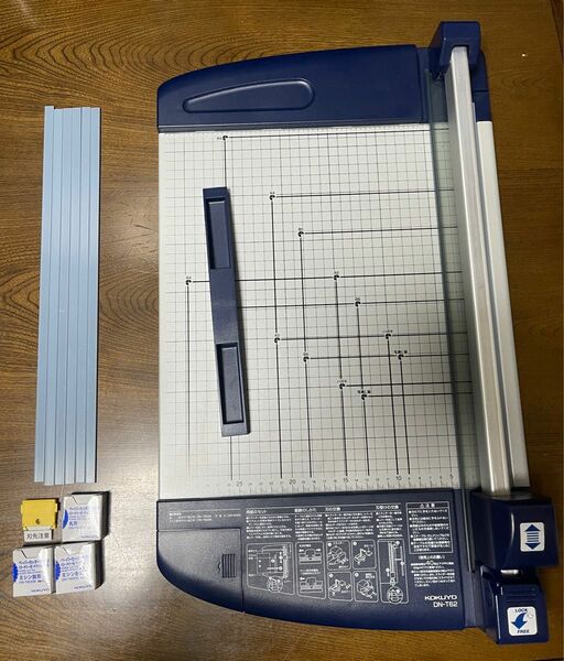 コクヨ　ペーパーカッター 裁断機　B4 替刃　丸刃　ミシン刃　刃受け