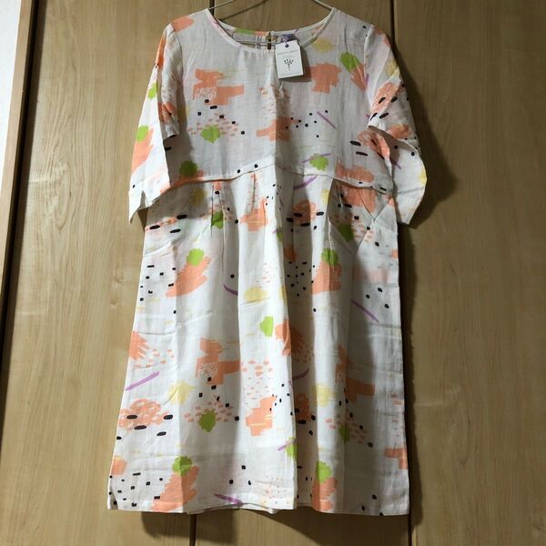 新品 ★ 白地柄 チュニックワンピース ★