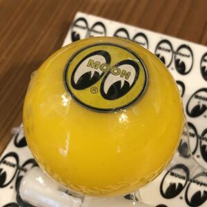 MOONEYES Eyeball シフトノブ アイボール Sサイズ 直径 5cm 黄色に黄色のアイボール ムーンアイズ