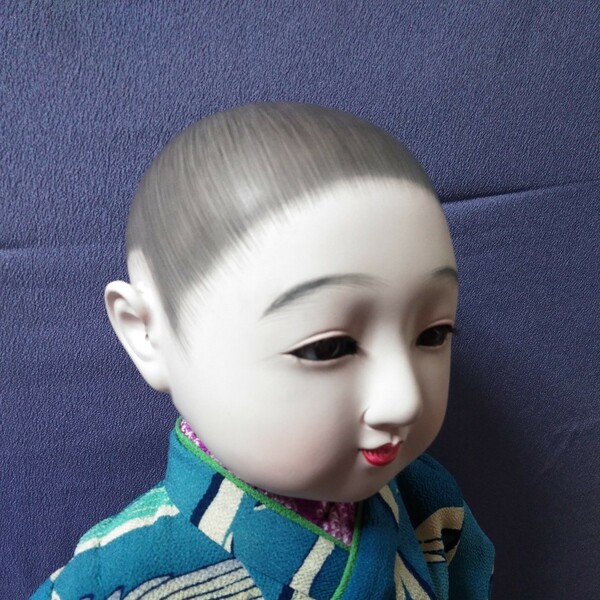 東光の市松さんの男の子に、着物を着せました、とても可愛いお顔です、