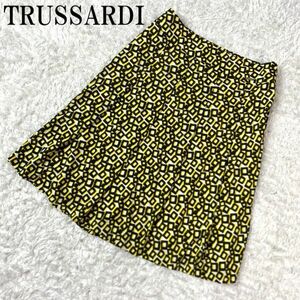 トラサルディ 総柄カジュアルフレアスカート イエロー×ブラック TRUSSARDI 裏地付き サイドファスナー 38 B649