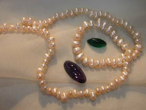 69-10淡水真珠本物パール連材1本B品とオールドグラスパーツビンテージグラスカボッション等セット②