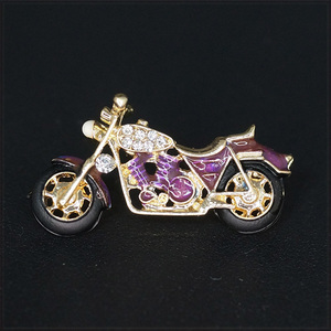 [BROOCH] Motorcycle アメリカン ネイキッド バイク デザイン エナメル彩色 クリスタルCZ ゴールド 3.5センチ ブローチ 【送料無料】