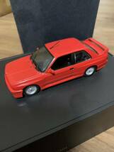 BMW 1/43 E30 M3ディーラー 正規品 モデルカー レッド_画像5