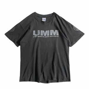 レアレーベル【1990's USA製 UNDERGROUND MUSIC MOVEMENT 全面 プリント Tシャツ L】音楽 バンド UMM ハウス レコード バンT ラップ 90s