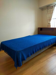 【ハンドメイド品】ベットカバー/ソファーカバー　240cm×130cm　綿/アクリル糸使用　中央部：機械編み、周囲：レース編み