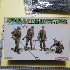 ☆地　6280 1/35 ドラゴン　地雷撤去班　兵士４名　Gen 2 Gear 各種機器　未組立　2006年上半期のタイガーのカレンダー