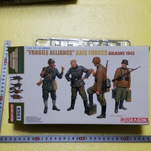 ☆地　6563 1/35 ドラゴン もろい同盟　枢軸国軍　バルカン　1943 　イタリア軍人　ドイツ軍将校　見守る兵士２名　未組立　