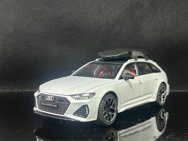 アウディAudi RS 6 Avant ミニカー 1/24 ホワイト H115