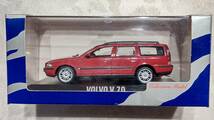 1/43　ボルボ　V70　レッド　ディーラー正規品　_画像1