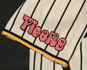 阪神タイガースの応援に☆刺繍 ワッペン・TIGERS、ハート文字