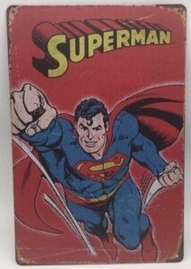 送料無料 スーパーマン コミック ポスター フライング赤 金属製 メタルサインプレート SUPERMAN DCコミック アメコミ 看板 ブリキ レトロ