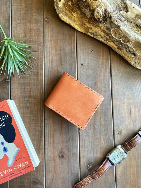 イタリアンレザーを使用したサーモンピンクの二つ折り財布 本革 送料無料 名入れ可 二つ折り財布 財布 ウォレット
