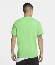 匿名送料込 新品 NIKE ナイキ ライズ365 半袖トップス 蓄光ロゴ入メッシュTシャツ 大きいサイズ XL 緑色 メンズ ユニセックス_画像6