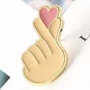 指ハート ピンバッジ