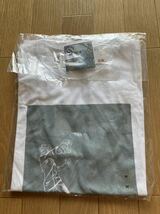 新品 Mサイズ 呪術廻戦 ユニクロ UNIQLO UT コラボ Tシャツ 五条 悟 半袖 タグ付き 週刊少年ジャンプ_画像3